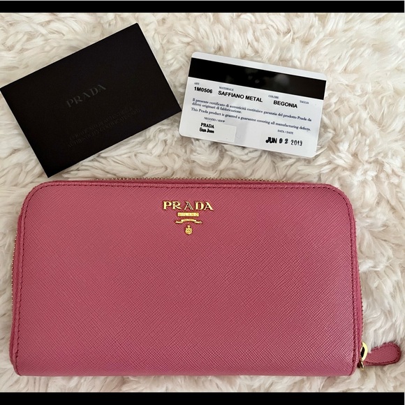 Prada Saffiano wallet - Picture 1 of 5